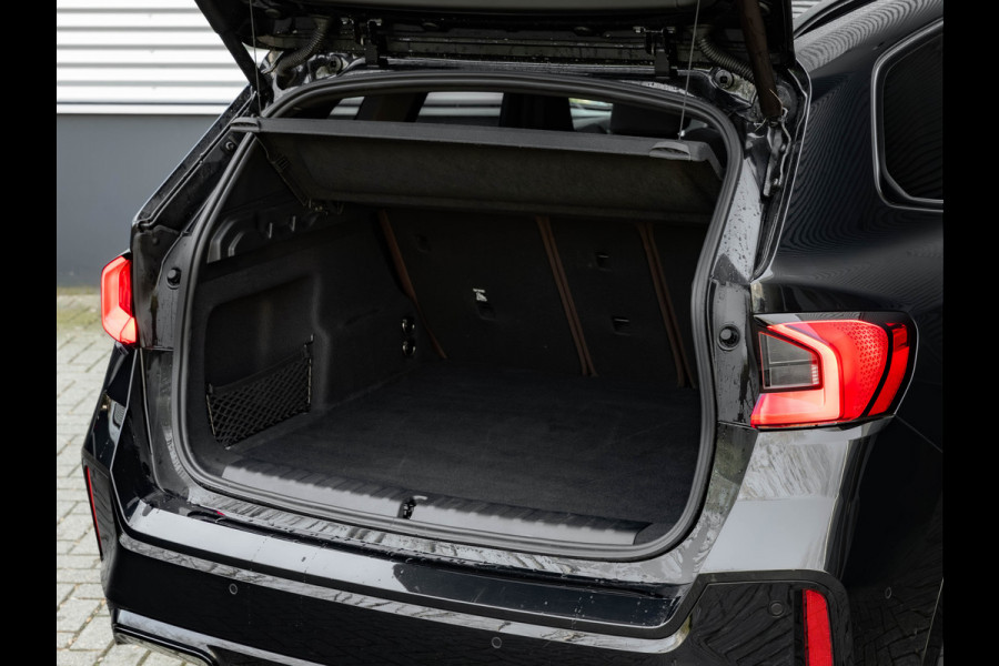 BMW X1 sDrive18i M-Sport Pro - Full-Option - ACC - Trekhaak - Memory