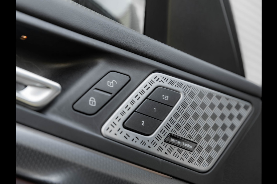 BMW X1 sDrive18i M-Sport Pro - Full-Option - ACC - Trekhaak - Memory