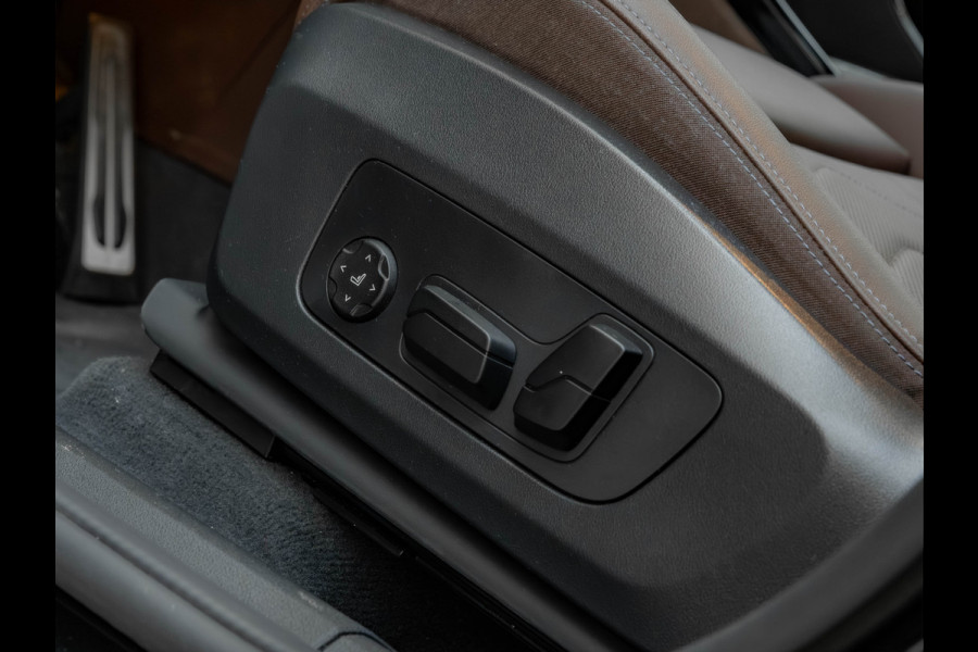 BMW X1 sDrive18i M-Sport Pro - Full-Option - ACC - Trekhaak - Memory