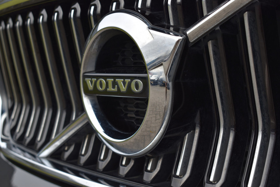 Volvo XC40 T4 211PK Recharge Inscription | ACC | Trekhaak | Leder | Camera | Stoelverwarming | 19"LMV