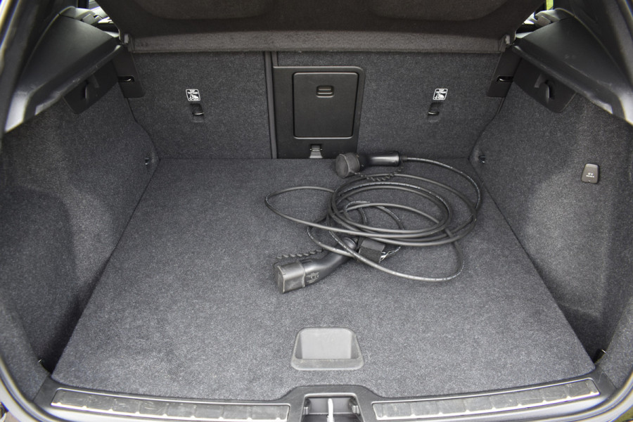 Volvo XC40 T4 211PK Recharge Inscription | ACC | Trekhaak | Leder | Camera | Stoelverwarming | 19"LMV