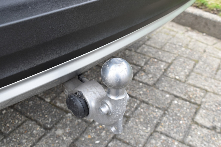 Volvo XC40 T4 211PK Recharge Inscription | ACC | Trekhaak | Leder | Camera | Stoelverwarming | 19"LMV