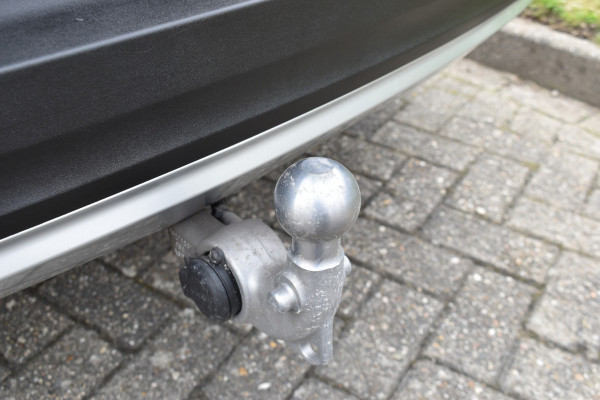 Volvo XC40 T4 211PK Recharge Inscription | ACC | Trekhaak | Leder | Camera | Stoelverwarming | 19"LMV