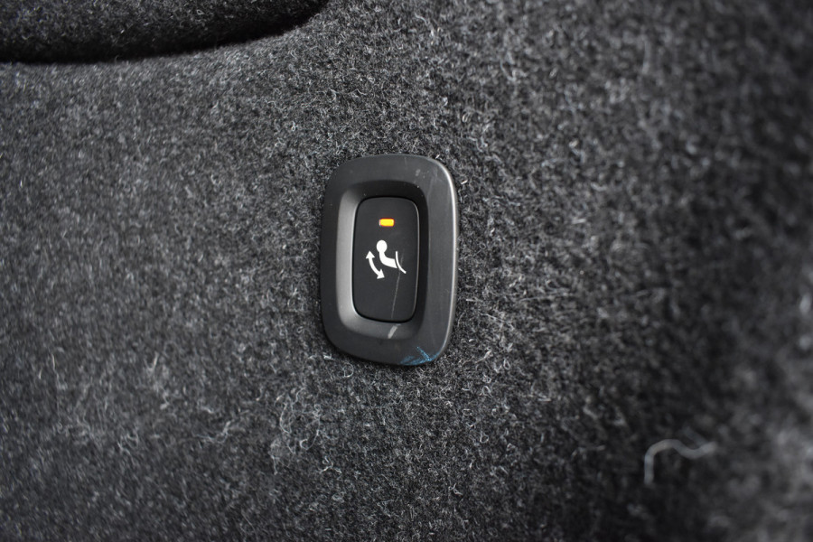 Volvo XC40 T4 211PK Recharge Inscription | ACC | Trekhaak | Leder | Camera | Stoelverwarming | 19"LMV