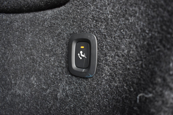 Volvo XC40 T4 211PK Recharge Inscription | ACC | Trekhaak | Leder | Camera | Stoelverwarming | 19"LMV