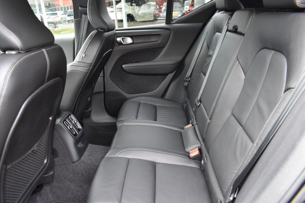 Volvo XC40 T4 211PK Recharge Inscription | ACC | Trekhaak | Leder | Camera | Stoelverwarming | 19"LMV