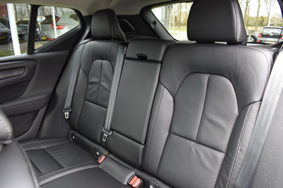 Volvo XC40 T4 211PK Recharge Inscription | ACC | Trekhaak | Leder | Camera | Stoelverwarming | 19"LMV