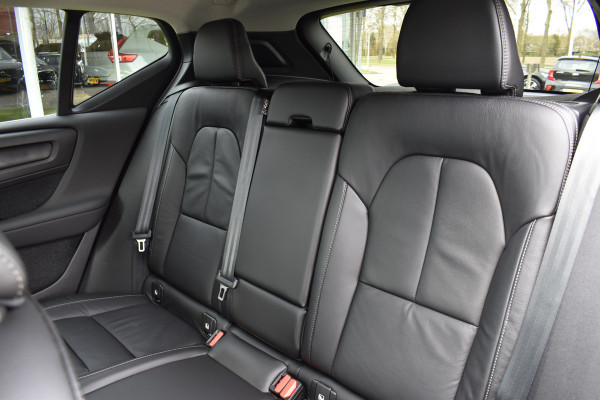 Volvo XC40 T4 211PK Recharge Inscription | ACC | Trekhaak | Leder | Camera | Stoelverwarming | 19"LMV