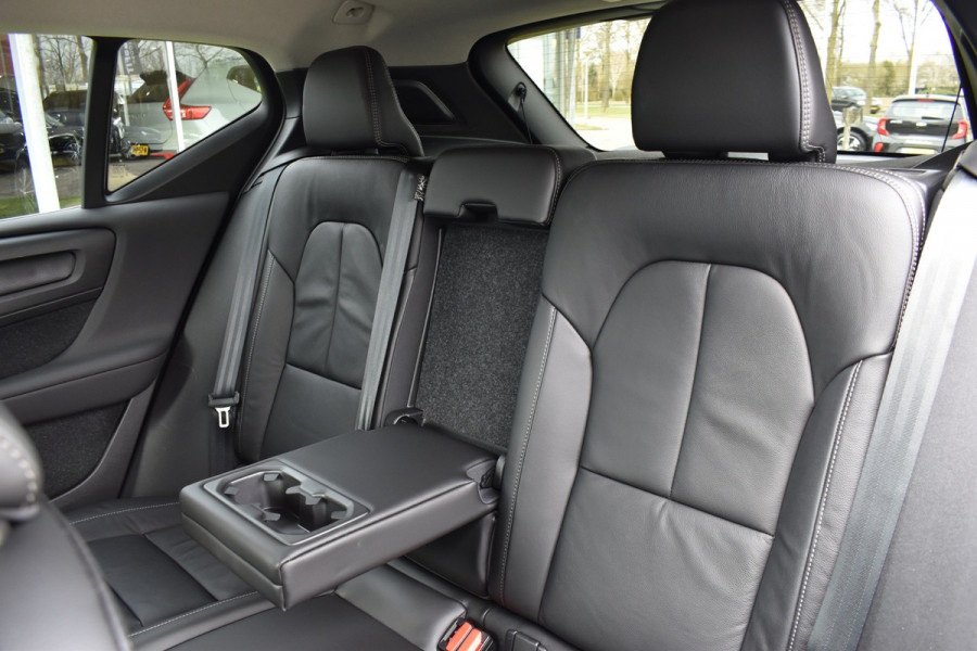 Volvo XC40 T4 211PK Recharge Inscription | ACC | Trekhaak | Leder | Camera | Stoelverwarming | 19"LMV