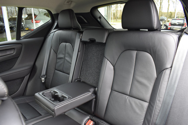 Volvo XC40 T4 211PK Recharge Inscription | ACC | Trekhaak | Leder | Camera | Stoelverwarming | 19"LMV