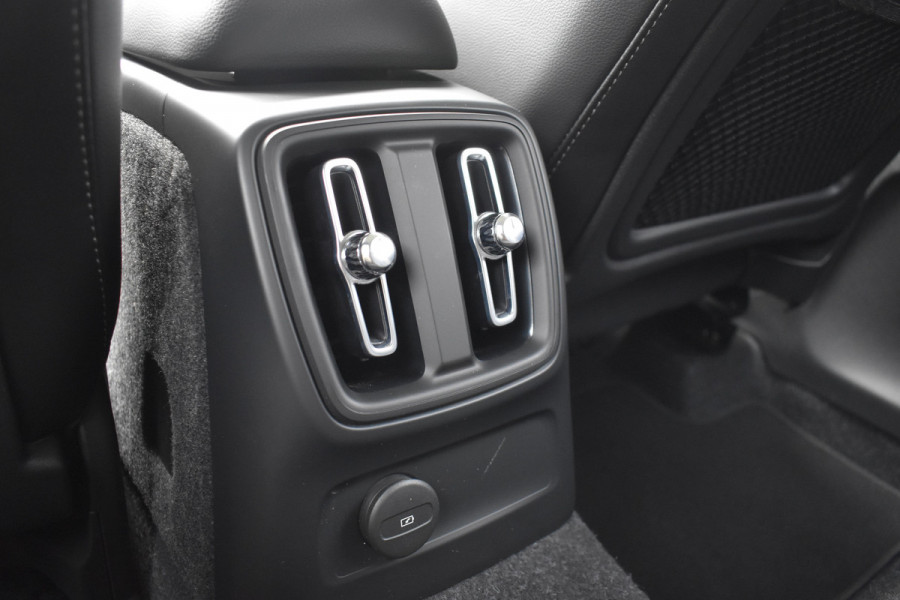 Volvo XC40 T4 211PK Recharge Inscription | ACC | Trekhaak | Leder | Camera | Stoelverwarming | 19"LMV