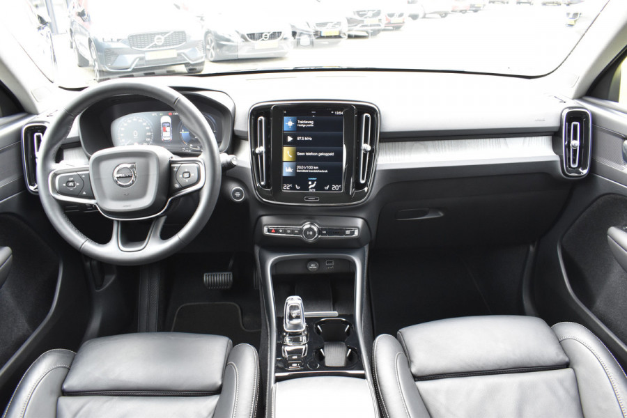 Volvo XC40 T4 211PK Recharge Inscription | ACC | Trekhaak | Leder | Camera | Stoelverwarming | 19"LMV