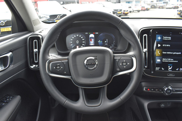 Volvo XC40 T4 211PK Recharge Inscription | ACC | Trekhaak | Leder | Camera | Stoelverwarming | 19"LMV