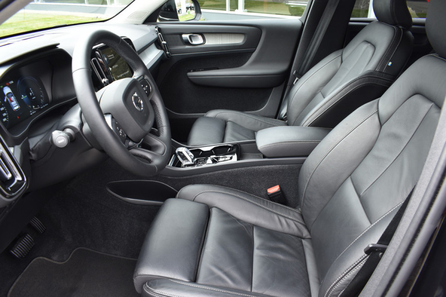 Volvo XC40 T4 211PK Recharge Inscription | ACC | Trekhaak | Leder | Camera | Stoelverwarming | 19"LMV
