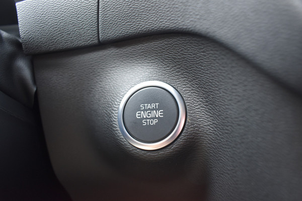 Volvo XC40 T4 211PK Recharge Inscription | ACC | Trekhaak | Leder | Camera | Stoelverwarming | 19"LMV