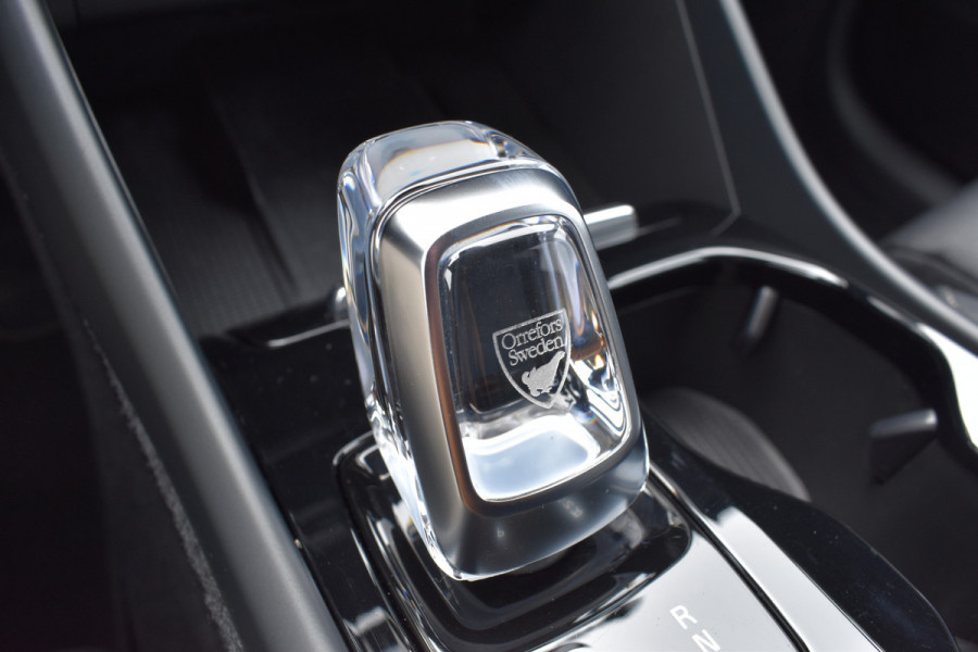 Volvo XC40 T4 211PK Recharge Inscription | ACC | Trekhaak | Leder | Camera | Stoelverwarming | 19"LMV