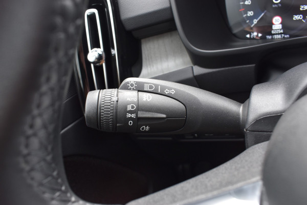 Volvo XC40 T4 211PK Recharge Inscription | ACC | Trekhaak | Leder | Camera | Stoelverwarming | 19"LMV