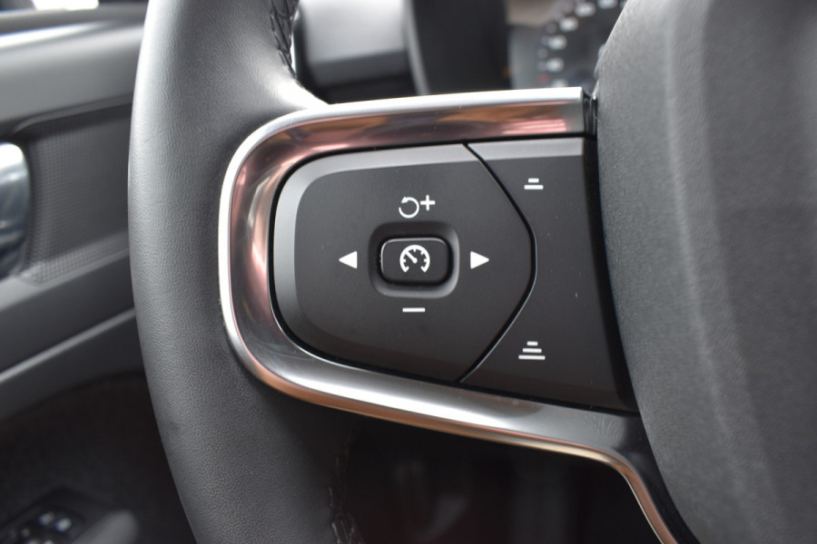 Volvo XC40 T4 211PK Recharge Inscription | ACC | Trekhaak | Leder | Camera | Stoelverwarming | 19"LMV