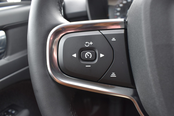 Volvo XC40 T4 211PK Recharge Inscription | ACC | Trekhaak | Leder | Camera | Stoelverwarming | 19"LMV