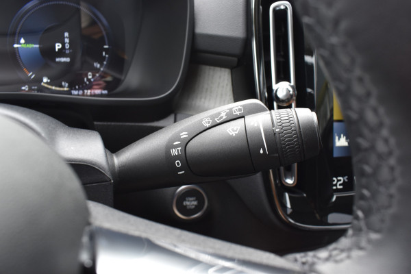 Volvo XC40 T4 211PK Recharge Inscription | ACC | Trekhaak | Leder | Camera | Stoelverwarming | 19"LMV