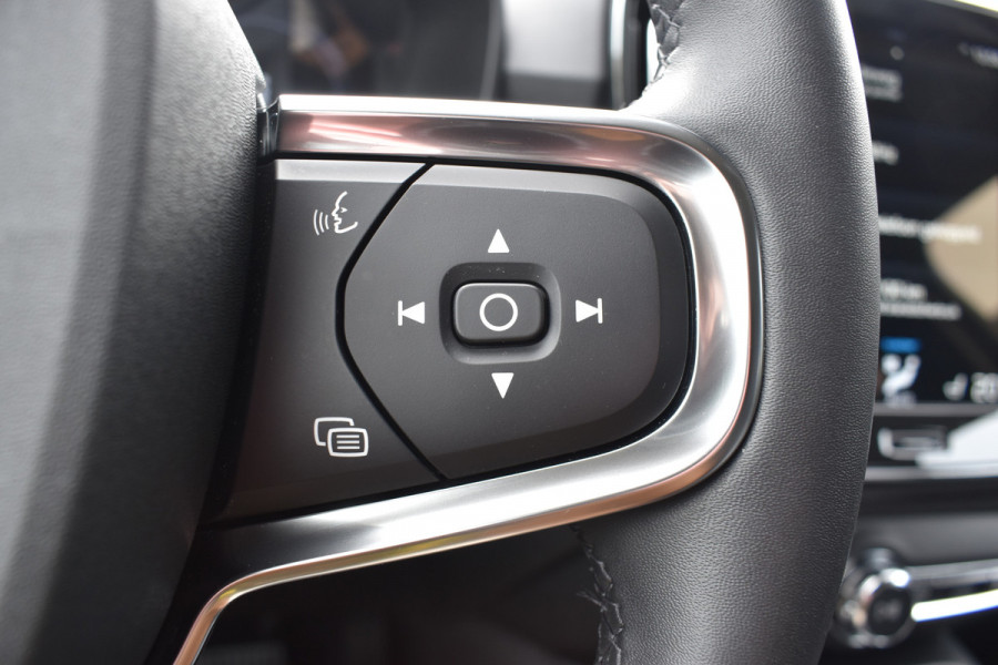 Volvo XC40 T4 211PK Recharge Inscription | ACC | Trekhaak | Leder | Camera | Stoelverwarming | 19"LMV