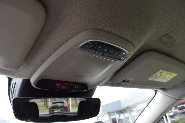 Volvo XC40 T4 211PK Recharge Inscription | ACC | Trekhaak | Leder | Camera | Stoelverwarming | 19"LMV