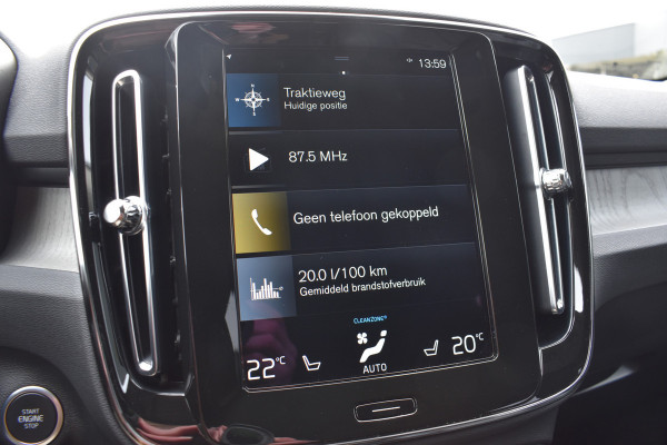 Volvo XC40 T4 211PK Recharge Inscription | ACC | Trekhaak | Leder | Camera | Stoelverwarming | 19"LMV