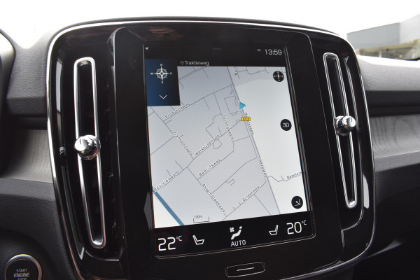 Volvo XC40 T4 211PK Recharge Inscription | ACC | Trekhaak | Leder | Camera | Stoelverwarming | 19"LMV