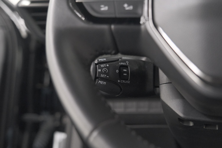 Peugeot 2008 1.2 Hybrid 136 Style | Apple Carplay | Parkeersensoren | Climate Control