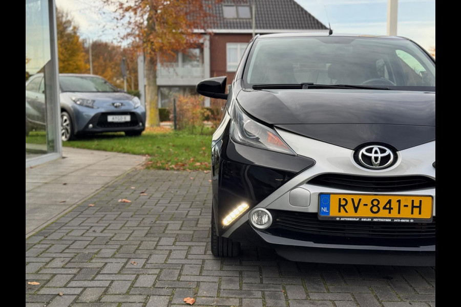 Toyota Aygo 1.0 VVT-i X-Joy | Eerste eigenaar, Lichtmetalen velgen, Climate control, Privacy glass, Nieuw geleverd & onderhouden
