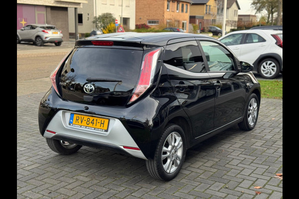 Toyota Aygo 1.0 VVT-i X-Joy | Eerste eigenaar, Lichtmetalen velgen, Climate control, Privacy glass, Nieuw geleverd & onderhouden
