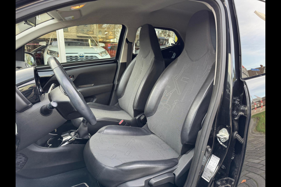 Toyota Aygo 1.0 VVT-i X-Joy | Eerste eigenaar, Lichtmetalen velgen, Climate control, Privacy glass, Nieuw geleverd & onderhouden