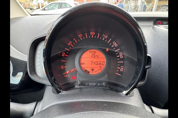 Toyota Aygo 1.0 VVT-i X-Joy | Eerste eigenaar, Lichtmetalen velgen, Climate control, Privacy glass, Nieuw geleverd & onderhouden