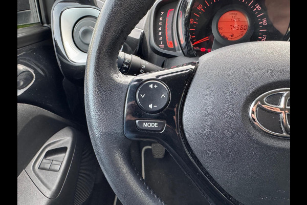 Toyota Aygo 1.0 VVT-i X-Joy | Eerste eigenaar, Lichtmetalen velgen, Climate control, Privacy glass, Nieuw geleverd & onderhouden