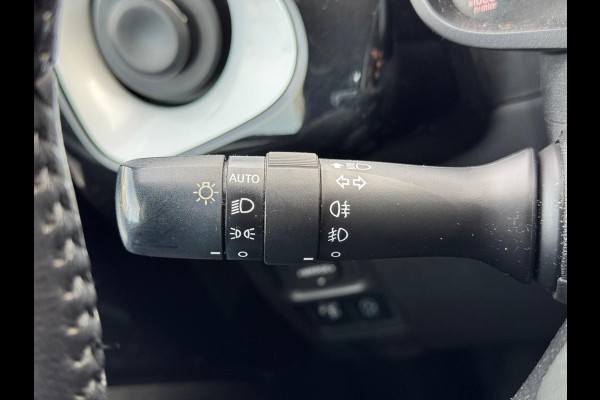 Toyota Aygo 1.0 VVT-i X-Joy | Eerste eigenaar, Lichtmetalen velgen, Climate control, Privacy glass, Nieuw geleverd & onderhouden