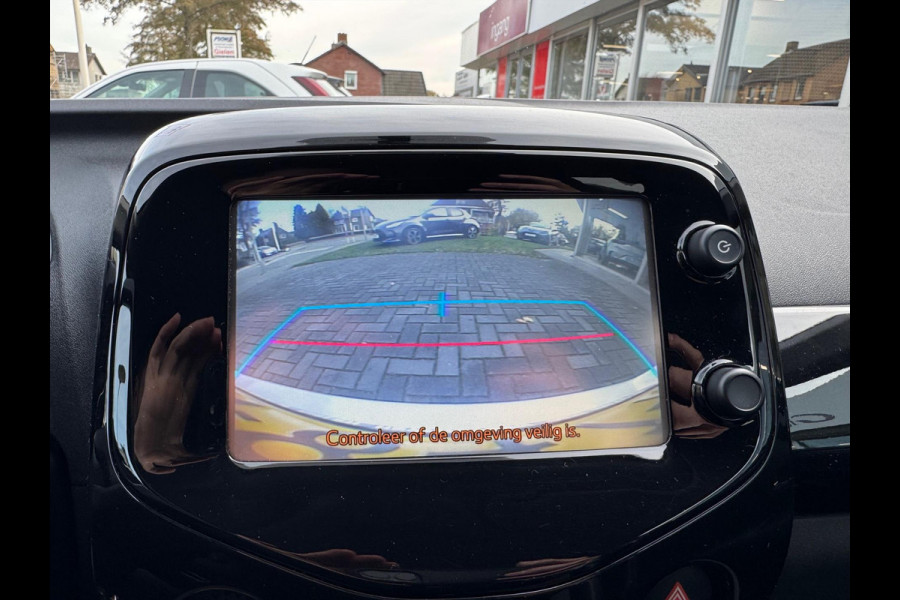 Toyota Aygo 1.0 VVT-i X-Joy | Eerste eigenaar, Lichtmetalen velgen, Climate control, Privacy glass, Nieuw geleverd & onderhouden