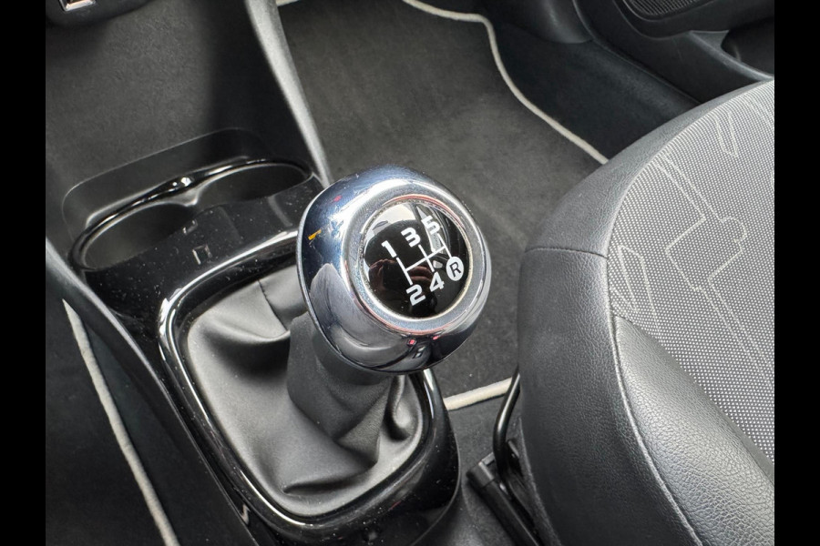 Toyota Aygo 1.0 VVT-i X-Joy | Eerste eigenaar, Lichtmetalen velgen, Climate control, Privacy glass, Nieuw geleverd & onderhouden