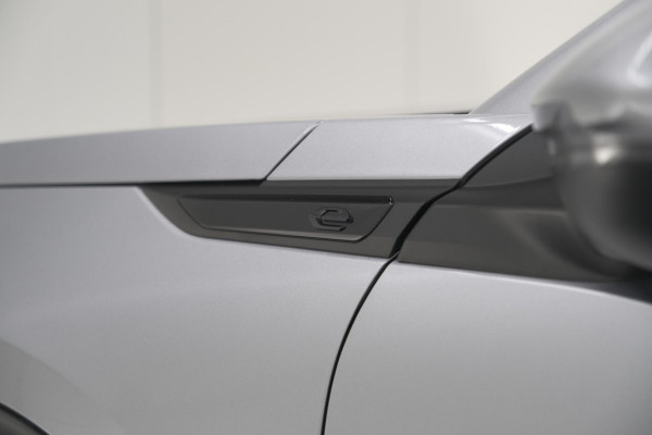 Peugeot e-2008 EV Allure 50 kWh | SOH=96.7 % | 3 Fase Laadfunctie | Camera | Navigatie | Parkeersensoren | Apple Carplay