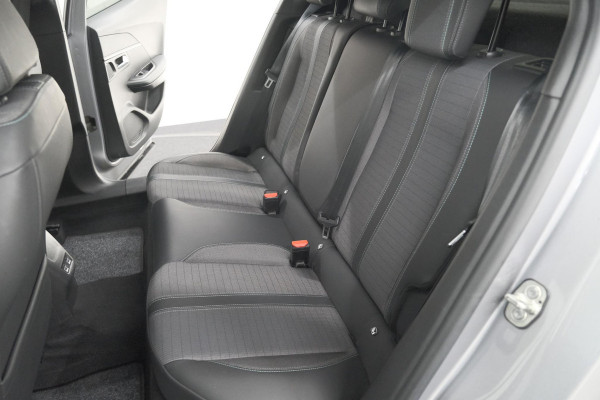 Peugeot e-2008 EV Allure 50 kWh | SOH=96.7 % | 3 Fase Laadfunctie | Camera | Navigatie | Parkeersensoren | Apple Carplay