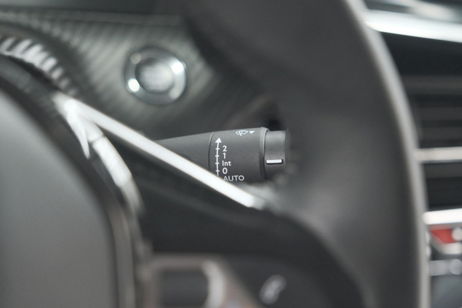 Peugeot e-2008 EV Allure 50 kWh | SOH=96.7 % | 3 Fase Laadfunctie | Camera | Navigatie | Parkeersensoren | Apple Carplay