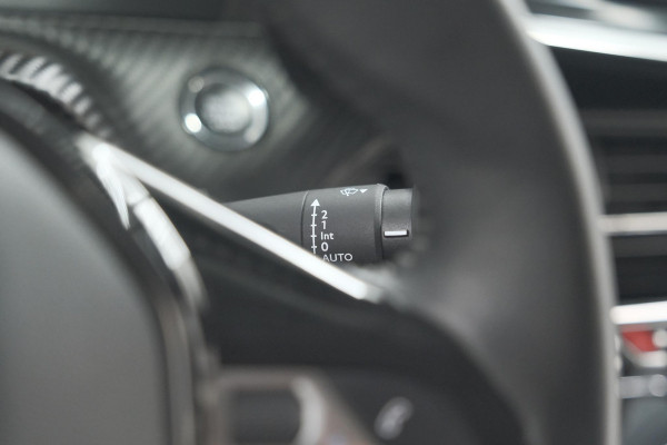 Peugeot e-2008 EV Allure 50 kWh | SOH=96.7 % | 3 Fase Laadfunctie | Camera | Navigatie | Parkeersensoren | Apple Carplay