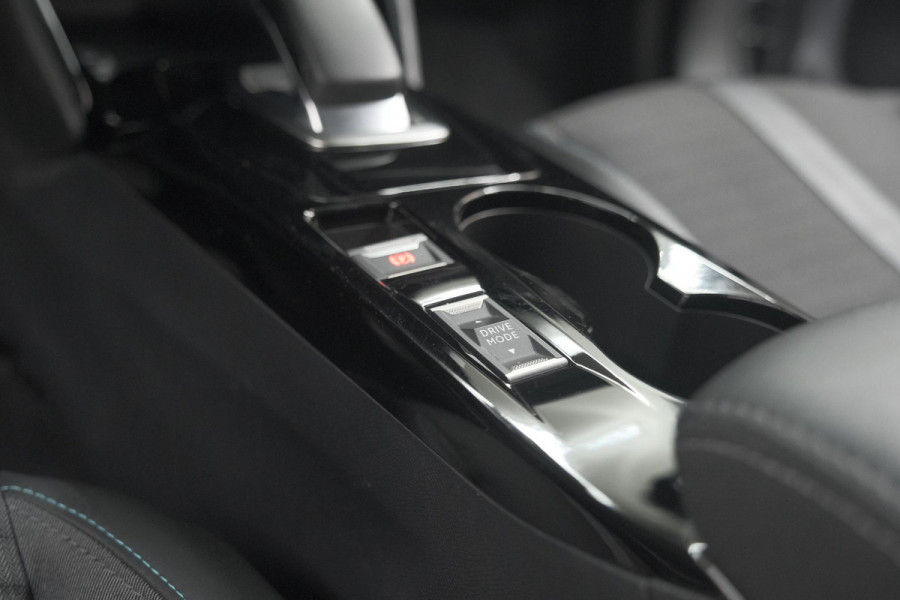 Peugeot e-2008 EV Allure 50 kWh | SOH=96.7 % | 3 Fase Laadfunctie | Camera | Navigatie | Parkeersensoren | Apple Carplay