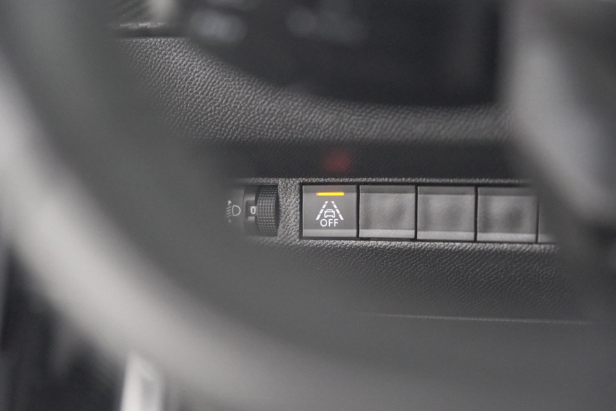 Peugeot e-2008 EV Allure 50 kWh | SOH=96.7 % | 3 Fase Laadfunctie | Camera | Navigatie | Parkeersensoren | Apple Carplay