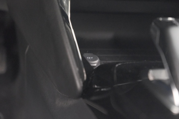 Peugeot e-2008 EV Allure 50 kWh | SOH=96.7 % | 3 Fase Laadfunctie | Camera | Navigatie | Parkeersensoren | Apple Carplay