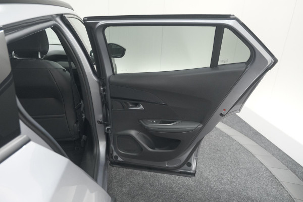 Peugeot e-2008 EV Allure 50 kWh | SOH=96.7 % | 3 Fase Laadfunctie | Camera | Navigatie | Parkeersensoren | Apple Carplay