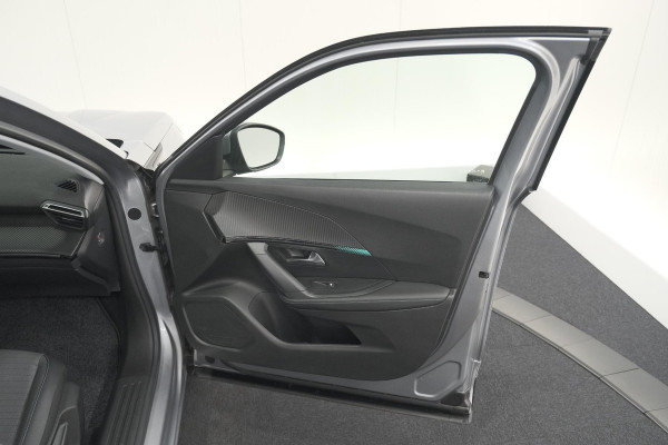 Peugeot e-2008 EV Allure 50 kWh | SOH=96.7 % | 3 Fase Laadfunctie | Camera | Navigatie | Parkeersensoren | Apple Carplay