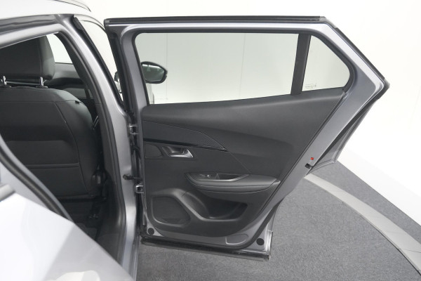 Peugeot e-2008 EV Allure 50 kWh | SOH=96.7 % | 3 Fase Laadfunctie | Camera | Navigatie | Parkeersensoren | Apple Carplay