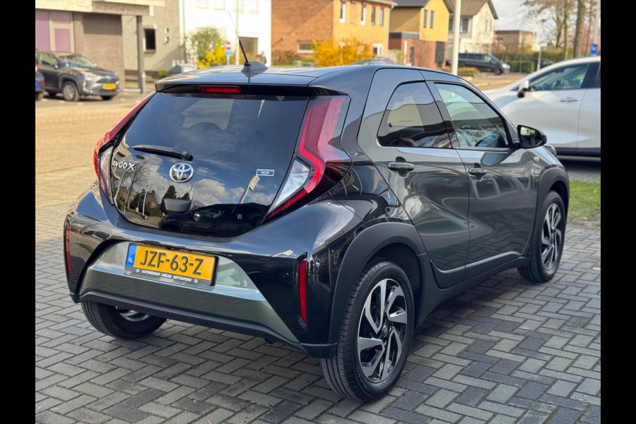 Toyota Aygo X 1.0 VVT-i S-CVT Pulse Automaat | December 2024, Stoelverwarming, Bi-Tone, Airco, Privacy Glass, Lichtmetalen velgen, Apple CarPl