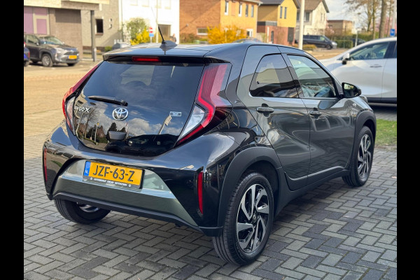 Toyota Aygo X 1.0 VVT-i S-CVT Pulse Automaat | December 2024, Stoelverwarming, Bi-Tone, Airco, Privacy Glass, Lichtmetalen velgen, Apple CarPl