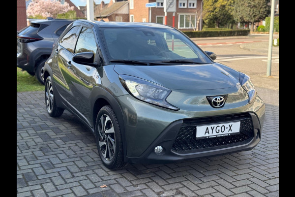 Toyota Aygo X 1.0 VVT-i S-CVT Pulse Automaat | December 2024, Stoelverwarming, Bi-Tone, Airco, Privacy Glass, Lichtmetalen velgen, Apple CarPl